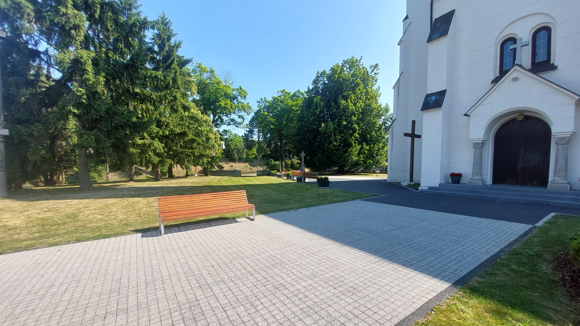 Skrášlili sme si okolie kostola